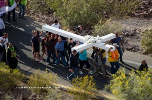 Carry-cross-close-DSC 1423-sw-dba   
